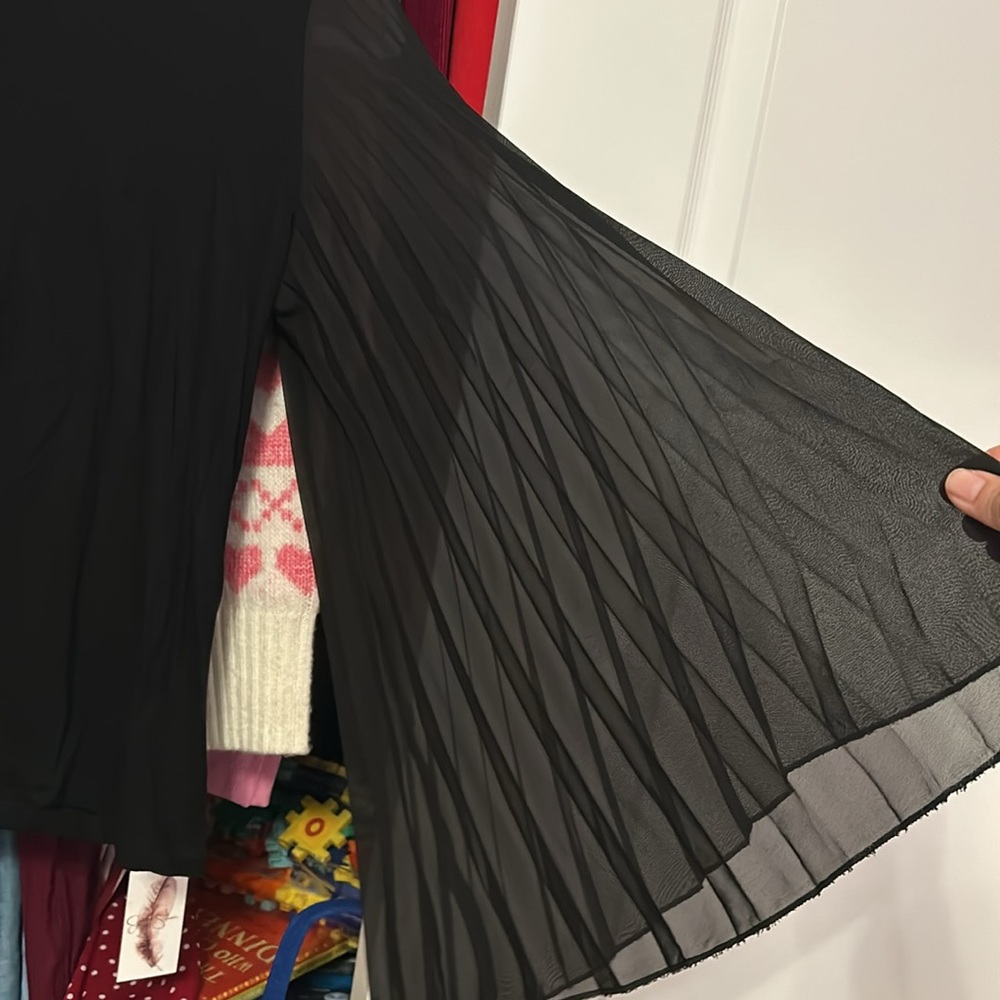 W5 Women’s Black Pleated Sleeve Blouse - Picture 4 of 7